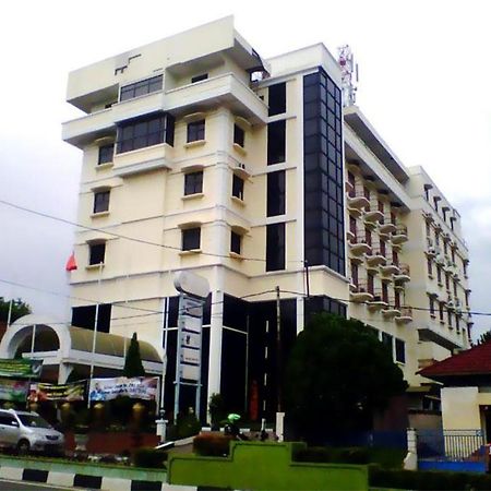 Pia Hotel Pangkalpinang Pangkalan Baru Extérieur photo