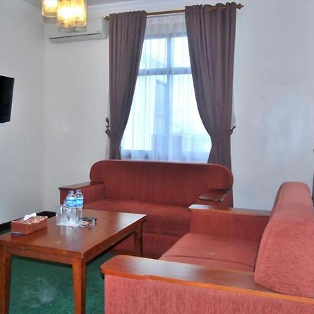 Pia Hotel Pangkalpinang Pangkalan Baru Extérieur photo