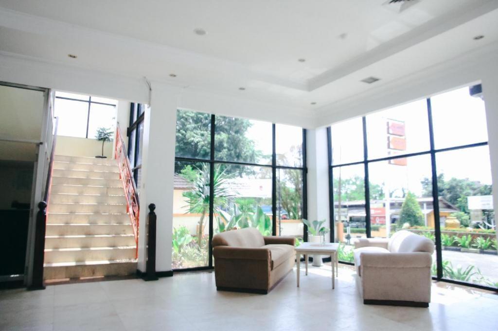 Pia Hotel Pangkalpinang Pangkalan Baru Extérieur photo
