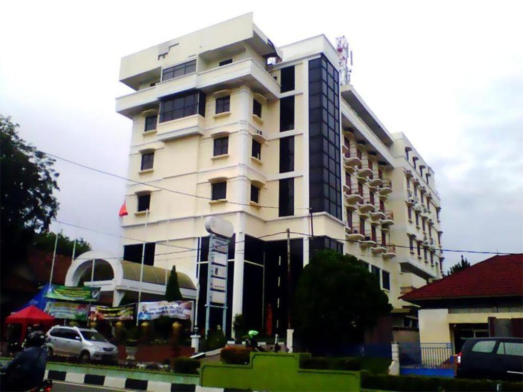 Pia Hotel Pangkalpinang Pangkalan Baru Extérieur photo
