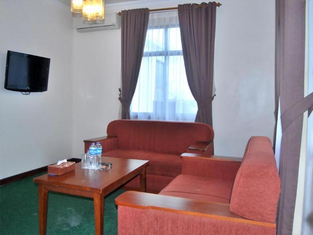 Pia Hotel Pangkalpinang Pangkalan Baru Extérieur photo